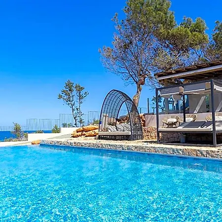 Invisa Club Cala Szálloda