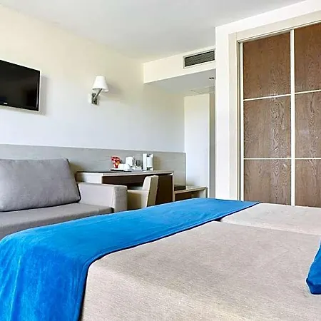 Invisa Club Cala Szálloda Santa Eularia des Riu