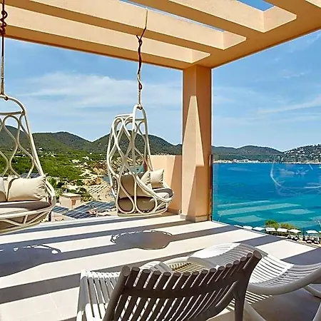 Invisa Club Cala Szálloda