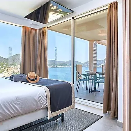 Invisa Club Cala Szálloda Santa Eularia des Riu