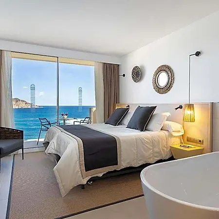 Invisa Club Cala Szálloda 4*
