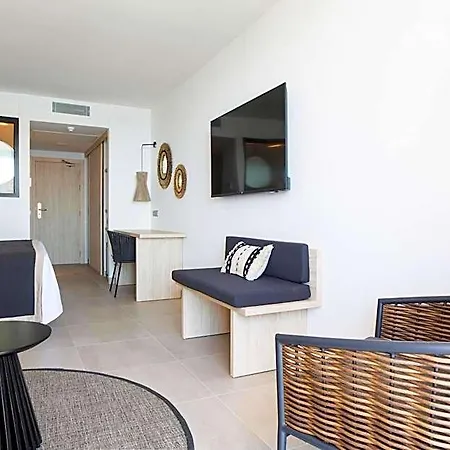 Invisa Club Cala Szálloda Santa Eularia des Riu